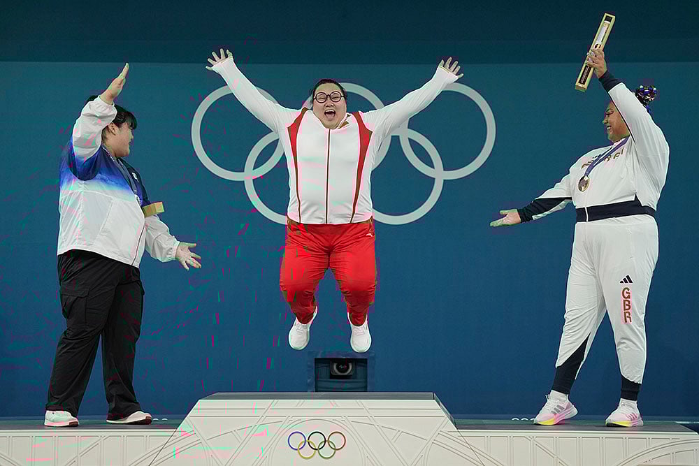 | Photo: AP/Kin Cheung : Paris Olympics Women's +81kg weightlifting: Park Hye-jeong of South Korea, silver, Li Wenwen of China, gold, and Emily Campbell of Britain, bronze